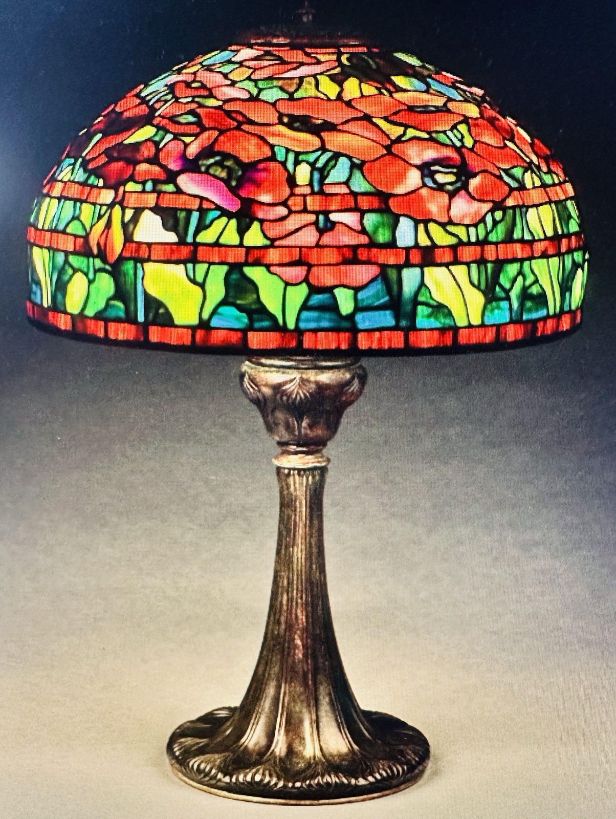 BEAUTIFUL ORIGINAL STUDIOS ORIENTAL POPPY LEADED GLASS TABLE LAMP BEAUTIFUL ORIGINAL STUDIOS ORIENTAL POPPY LEADED GLASS TABLE LAMP