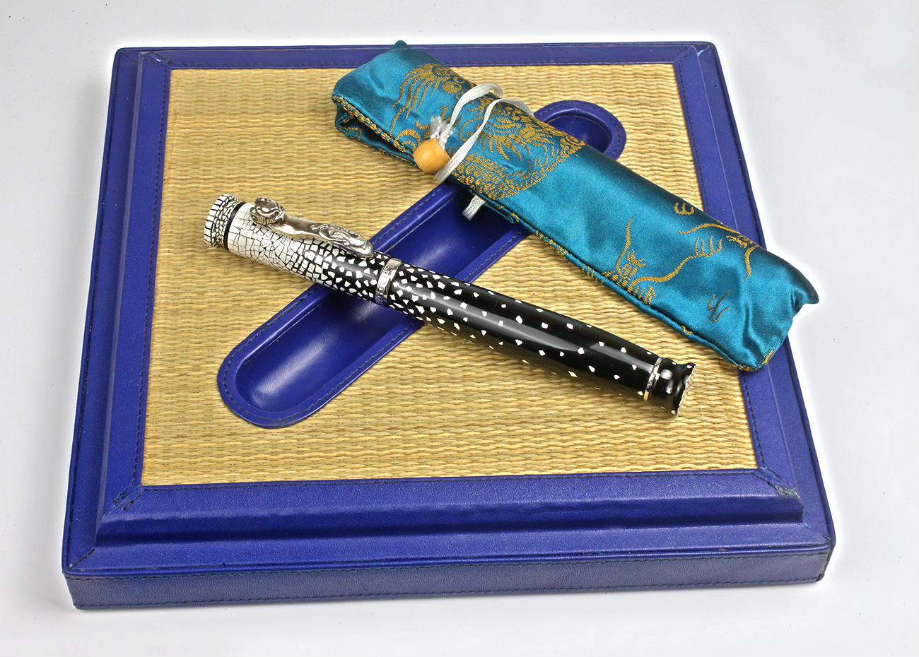 Loiminchay SNOW with Silver clip fountain pen - Limited to 10 pieces worldwide Loiminchay SNOW with Silver clip fountain pen - Limited to 10 pieces worldwide