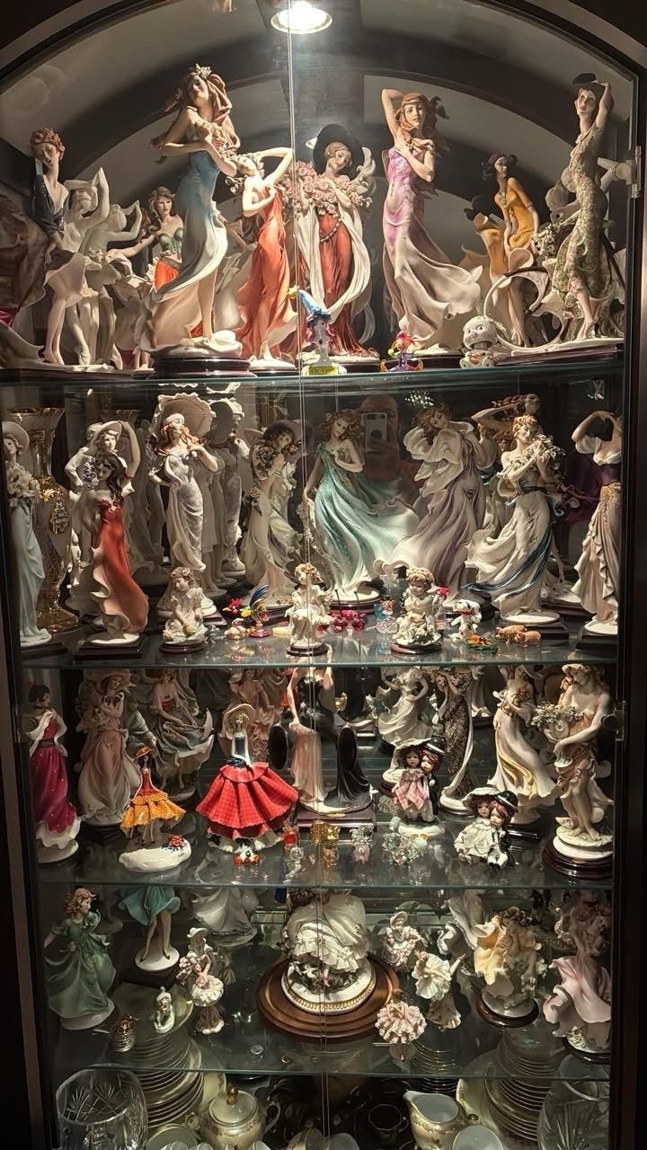 Giuseppe Armani Florence Spanish Glamour 1978 Hand Painted Porcelain Giuseppe Armani Florence Spanish Glamour 1978 Hand Painted Porcelain