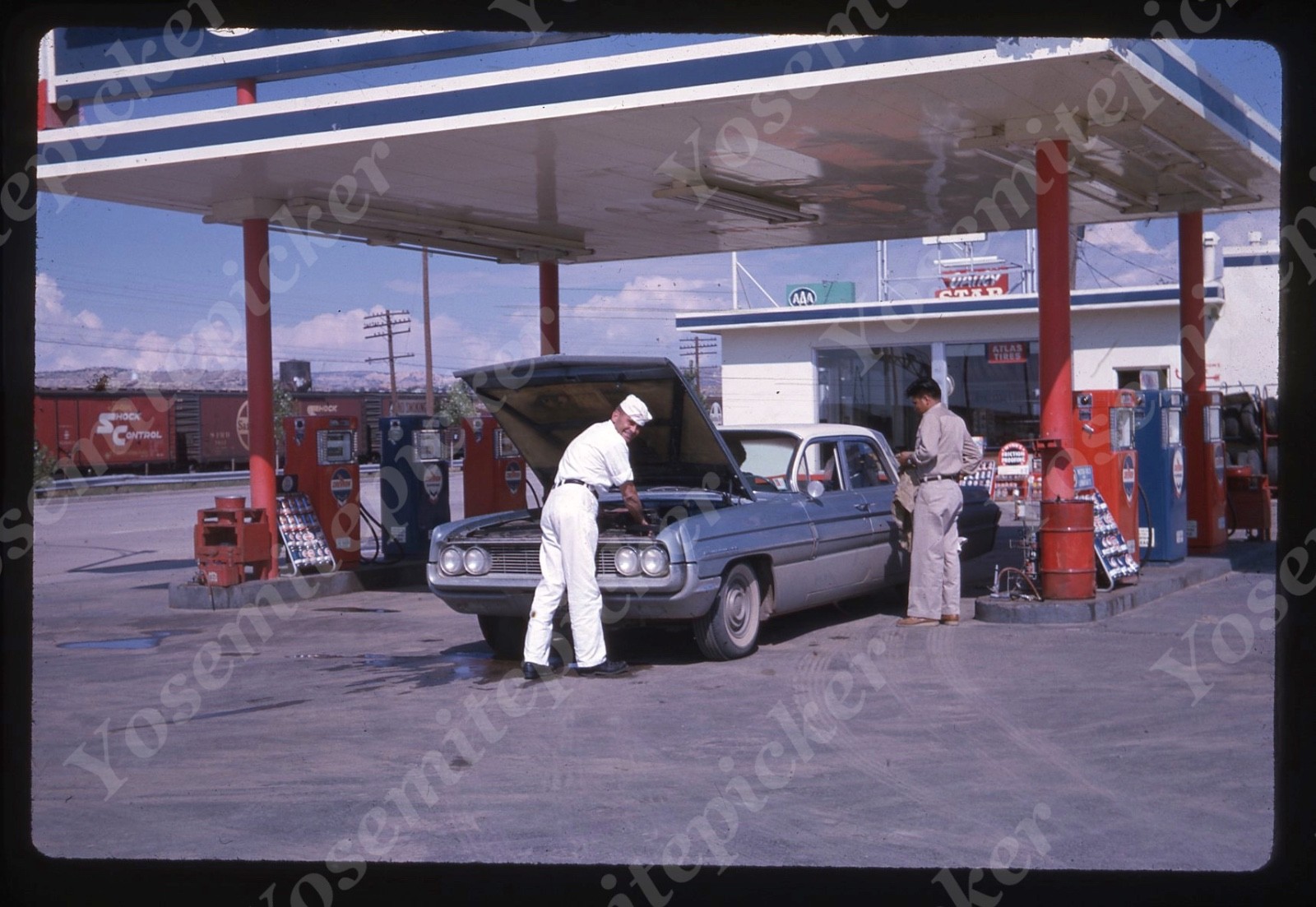 sl39 Original slide 1963 Kodachrome Chevron gas station attendant cars 356a sl39 Original slide 1963 Kodachrome Chevron gas station attendant cars 356a