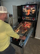 ORIGINAL 1991 Terminator 2 Pinball Machine Arnold Schwarzenegger By Williams. picture
