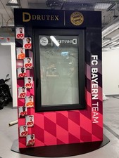 FC BAYERN TEAM SIGNED WINDOW - UNIQUE PRESTIGIOUS COLLECTOR'S ITEM picture