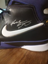Kobe Bryant autographed Nike Air Zoom Up Tempo size 13 Shoe. Game worn. picture