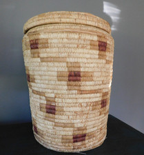 ATQ. PRE-1935 APACHE LIDDED STORAGE BASKET / WOVEN WILLOW / LARGE SIZE picture