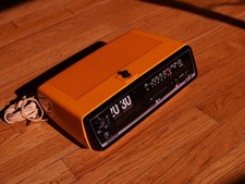 Siemens Sanyo Flip Clock Radio 110v 60Hz picture
