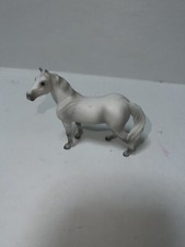 59214 Breyer Reeves Stablemate Standing Stock Horse G3 Mold  #5621 Light Gray picture