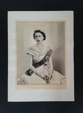 1953 Queen Elizabeth II Signed Royal Presentation Photo Royalty ERII Wilding UK picture