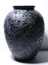 René Lalique Martin-Pêcheurs Vase No.920 Black Glass White Patina c1921 Signed picture