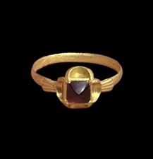 BEAUTIFUL MEDIEVAL GOLD & GARNET QUATREFOIL RING - CIRCA 14th-15thC AD (0532) picture
