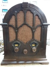Stunning RCA Victor Model 142B Cathedral Tube Radio picture