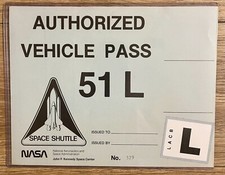 CHALLENGER SPACE SHUTTLE DISASTER VEHICLE PASS🎟️JANUARY 28 1986 NASA 51L STS-33 picture