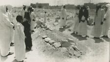 King Faisal Of Saudi Arabia Grave  Original Wire Photo  A1657 A16 picture