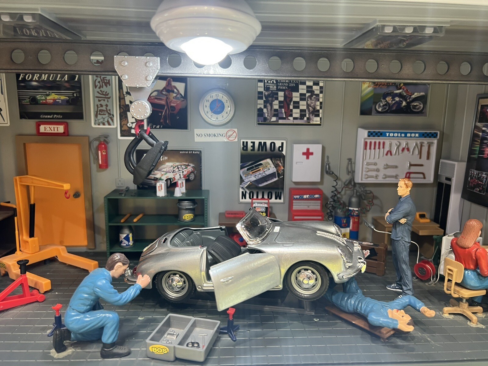 PAUL WALKER PORSCHE 356 (TAKERS)JOHN RAHWAY CISTOM  SERVICE GARAGE CENTER DIORAM