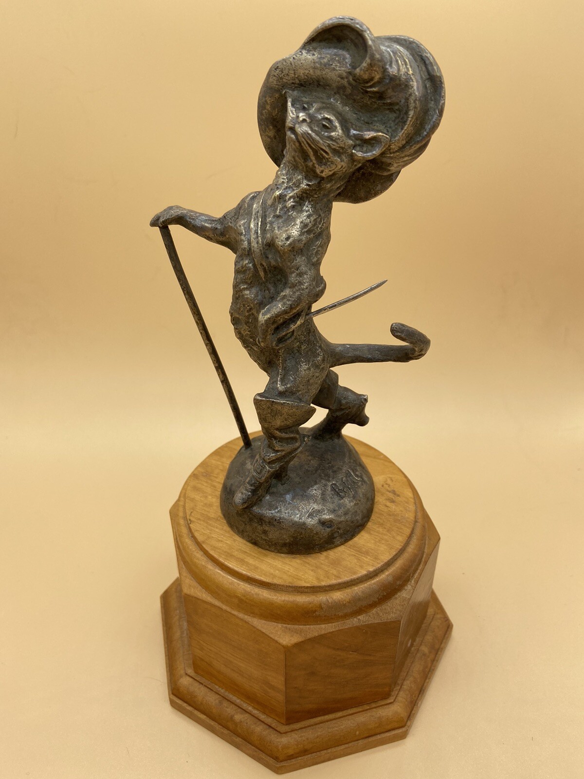 VINTAGE RARE 1911 A. BOFILL PUSS IN BOOTS HOOD ORNAMENT RADIATOR CAP CAR MASCOT