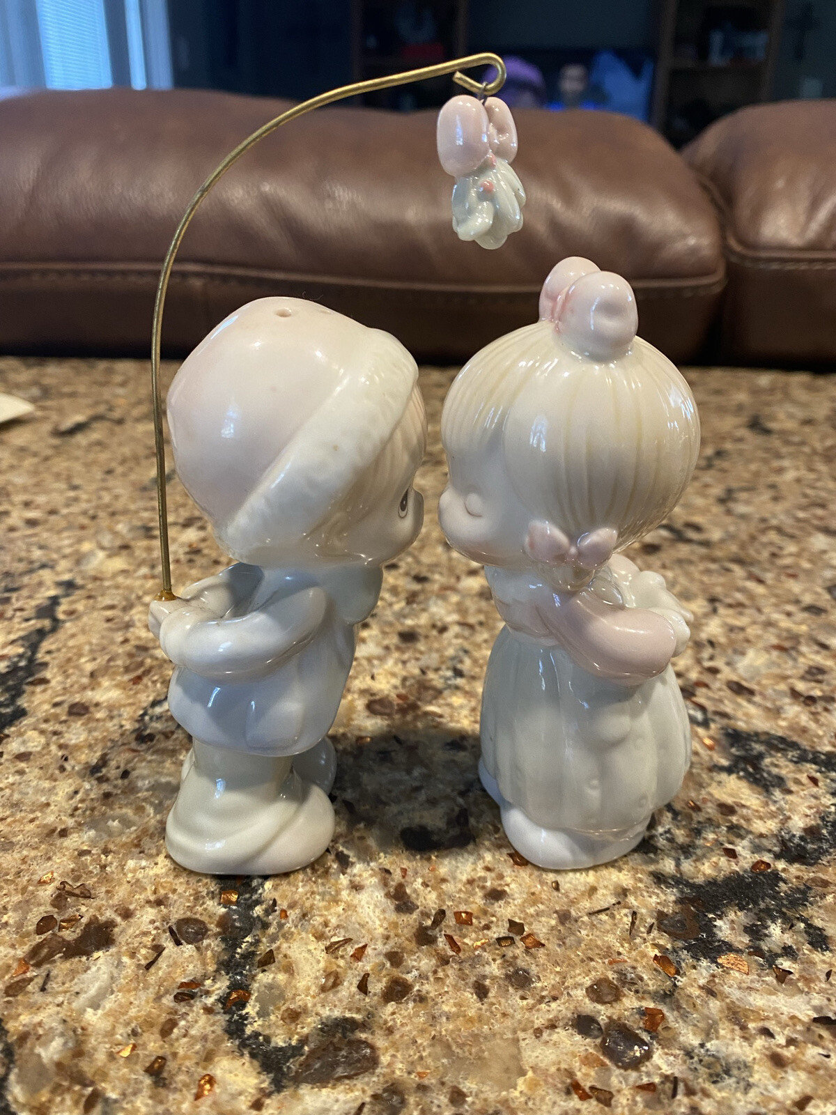 Vintage 1993 Precious Moments Boy and Girl kissing, Salt and pepper Shaker Set Vintage 1993 Precious Moments Boy and Girl kissing, Salt and pepper Shaker Set