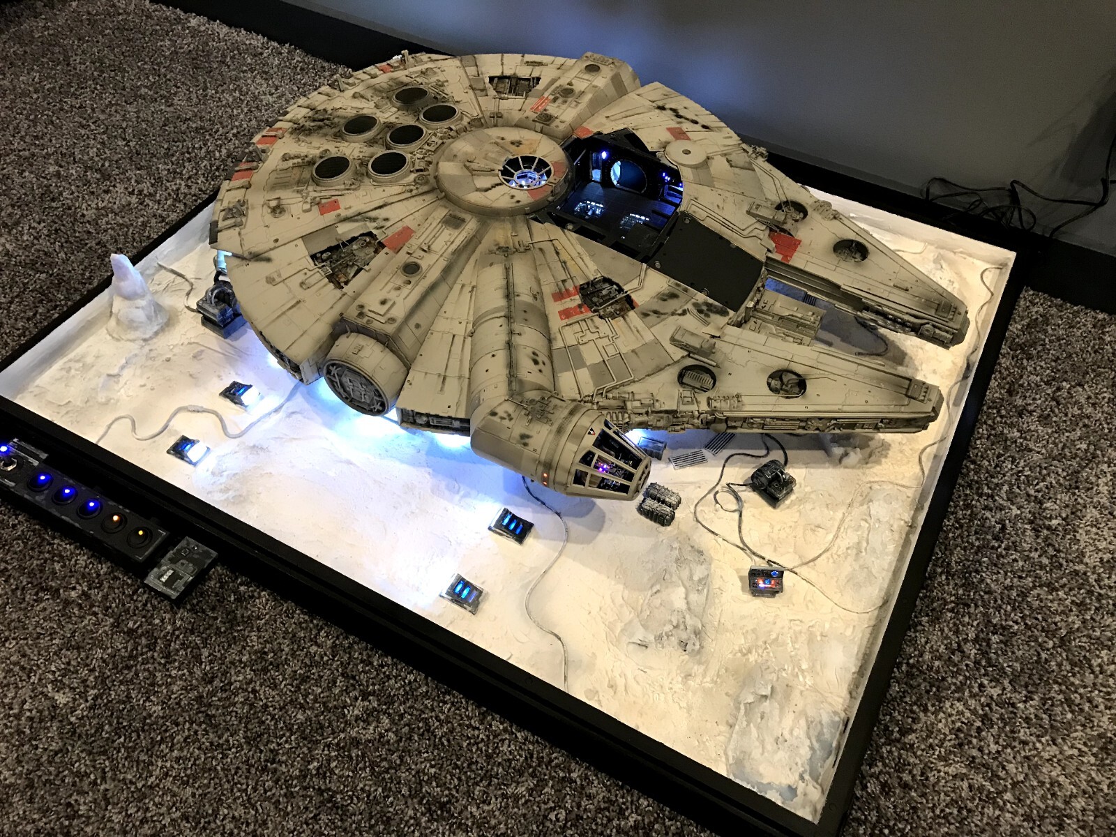 Rossi Replicas Deagostini Star Wars Millennium Falcon Hoth 1:43 Scale Rossi Replicas Deagostini Star Wars Millennium Falcon Hoth 1:43 Scale