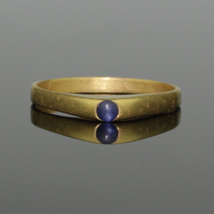 BEAUTIFUL MEDIEVAL GOLD & SAPPHIRE STIRRUP  RING - CIRCA 14th-15th Century AD 86