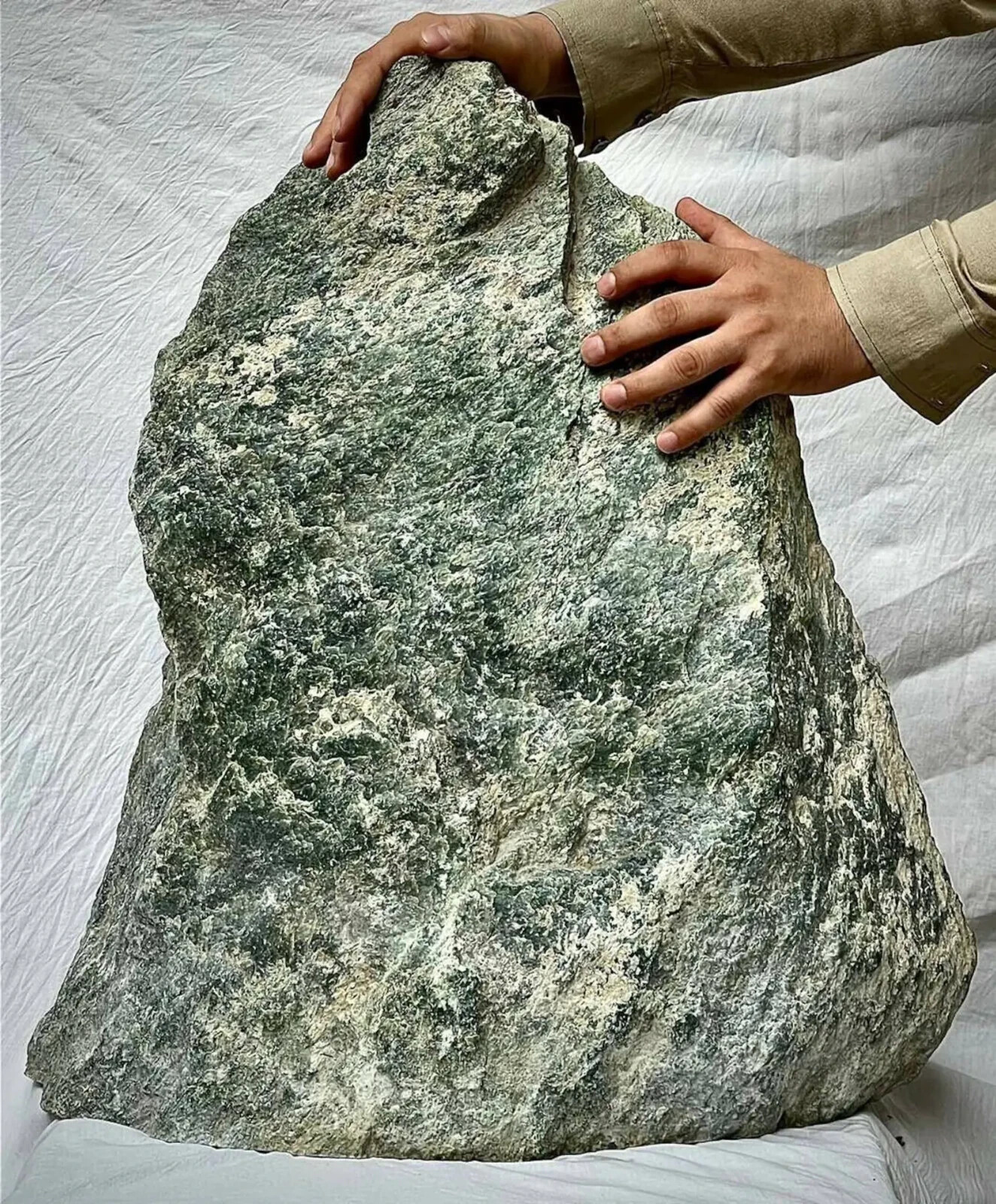 Self Standing Natural Huge Mountain Shape Nephrite Jade Rough Stone 90 Kilogram Self Standing Natural Huge Mountain Shape Nephrite Jade Rough Stone 90 Kilogram