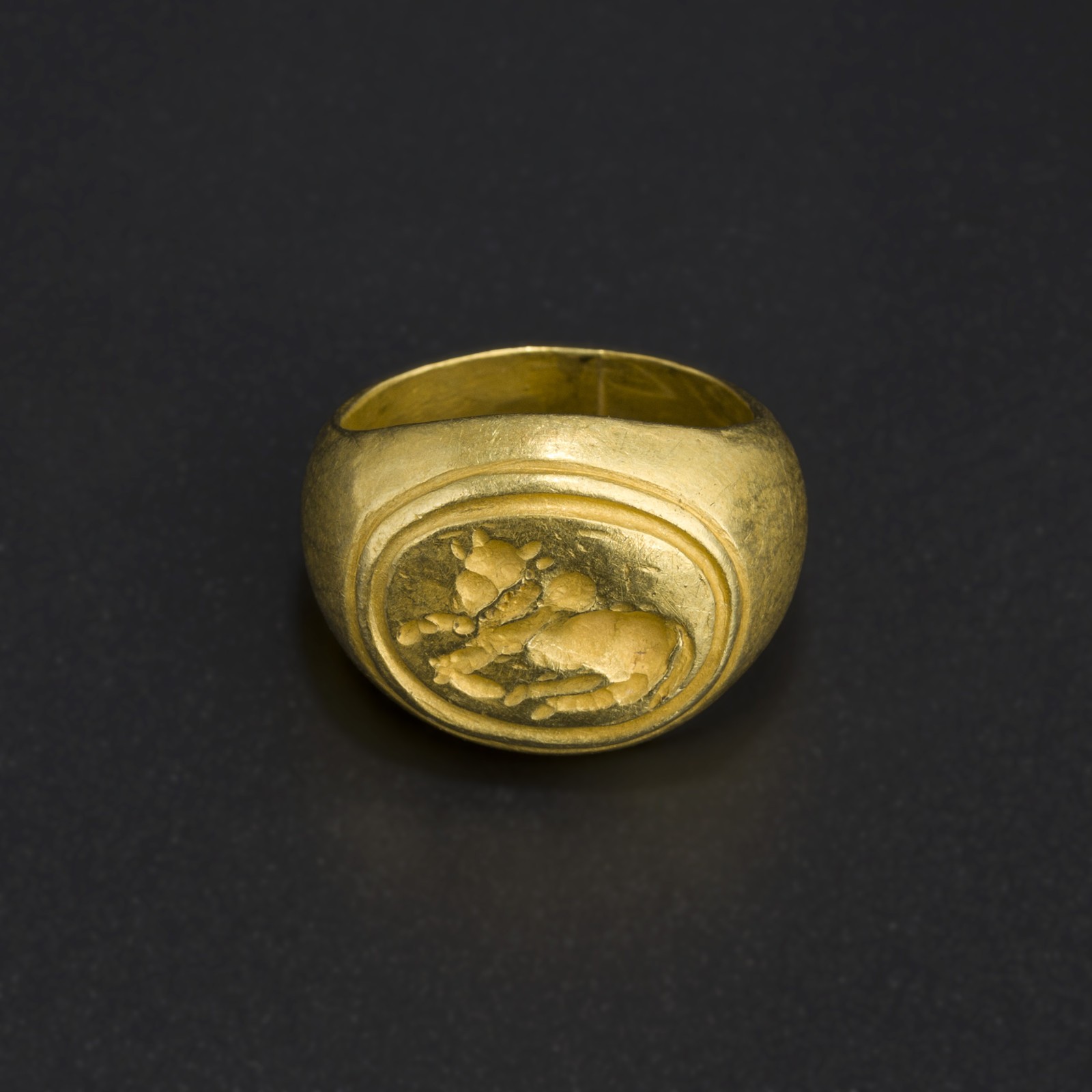 Ancient Burmese Pyu Culture Gold Ring with Signet Stamp Ancient Burmese Pyu Culture Gold Ring with Signet Stamp
