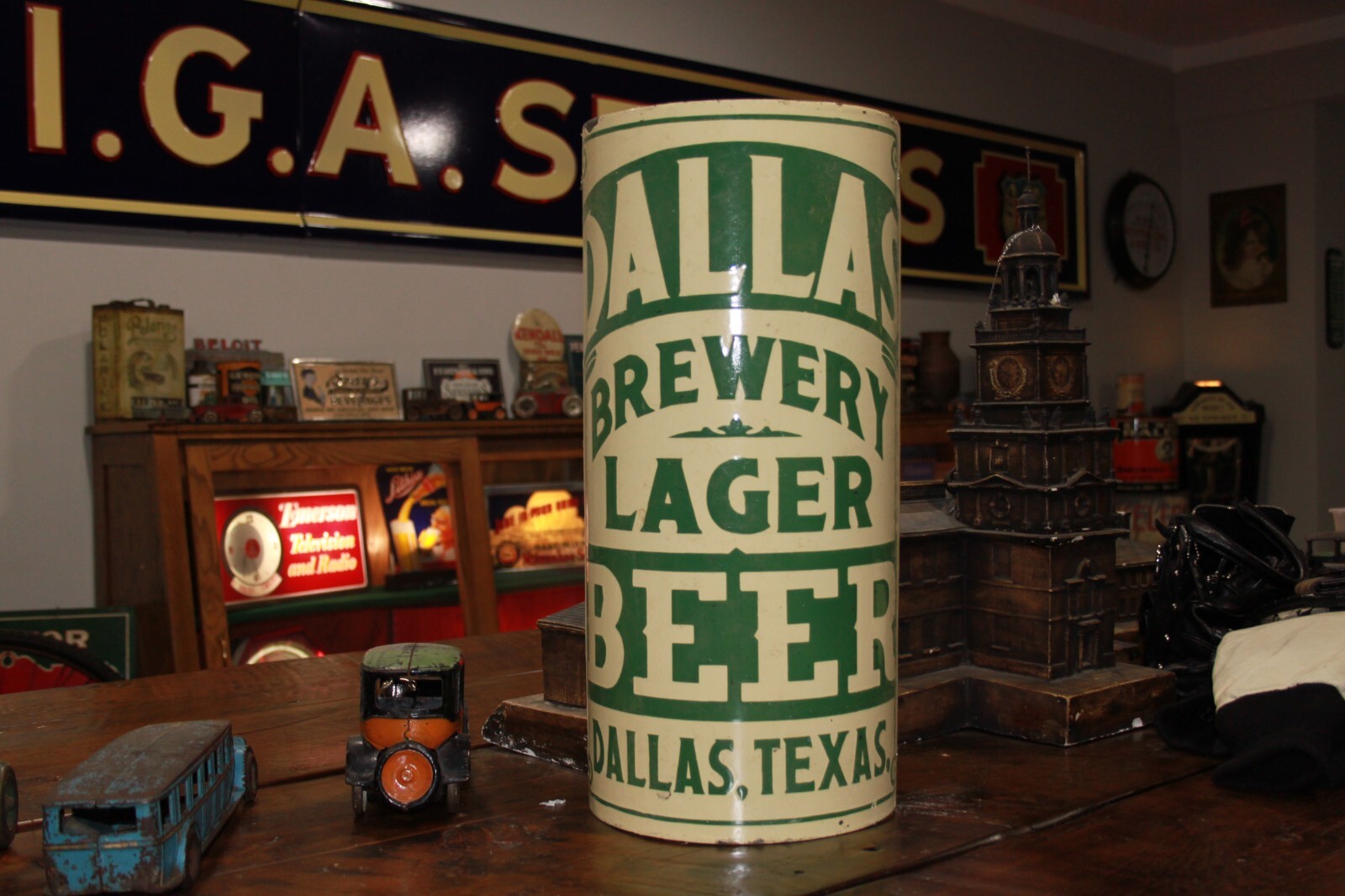 SCARCE 1920s DALLAS TEXAS BREWERY LAGER BEER CURVED CORNER PORCELAIN SIGN BAR